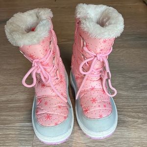 Soft, Pink Girls’ Snow Boots